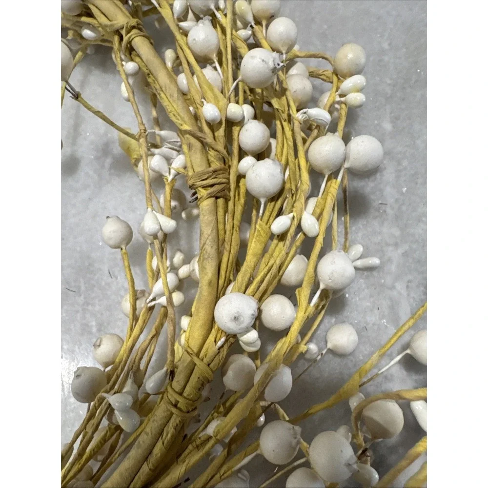Artificial White Berry Wreath With Natural Twig Base O L A005‎